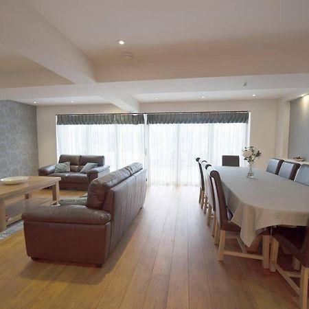 Luxury 6 Bedroom House With Parking - Northwood ภายนอก รูปภาพ
